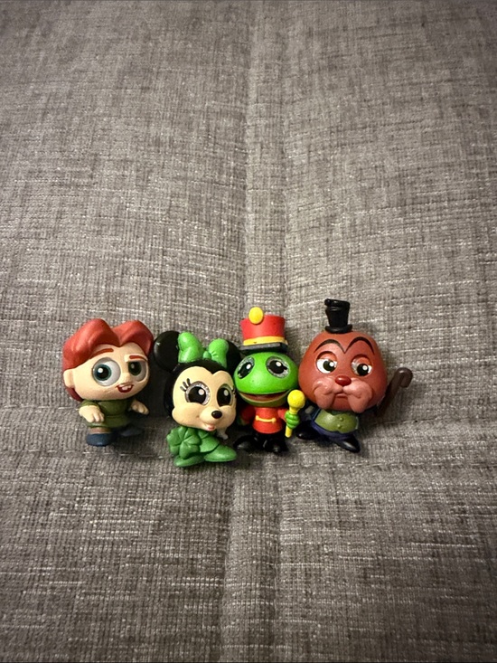 Disney Other - Disney doorables set of 4